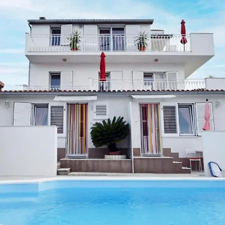 Apartman Mihovilovi - One Bedroom With Terrace And Pool View *